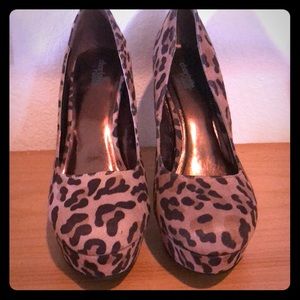 NWOT Leopard heels